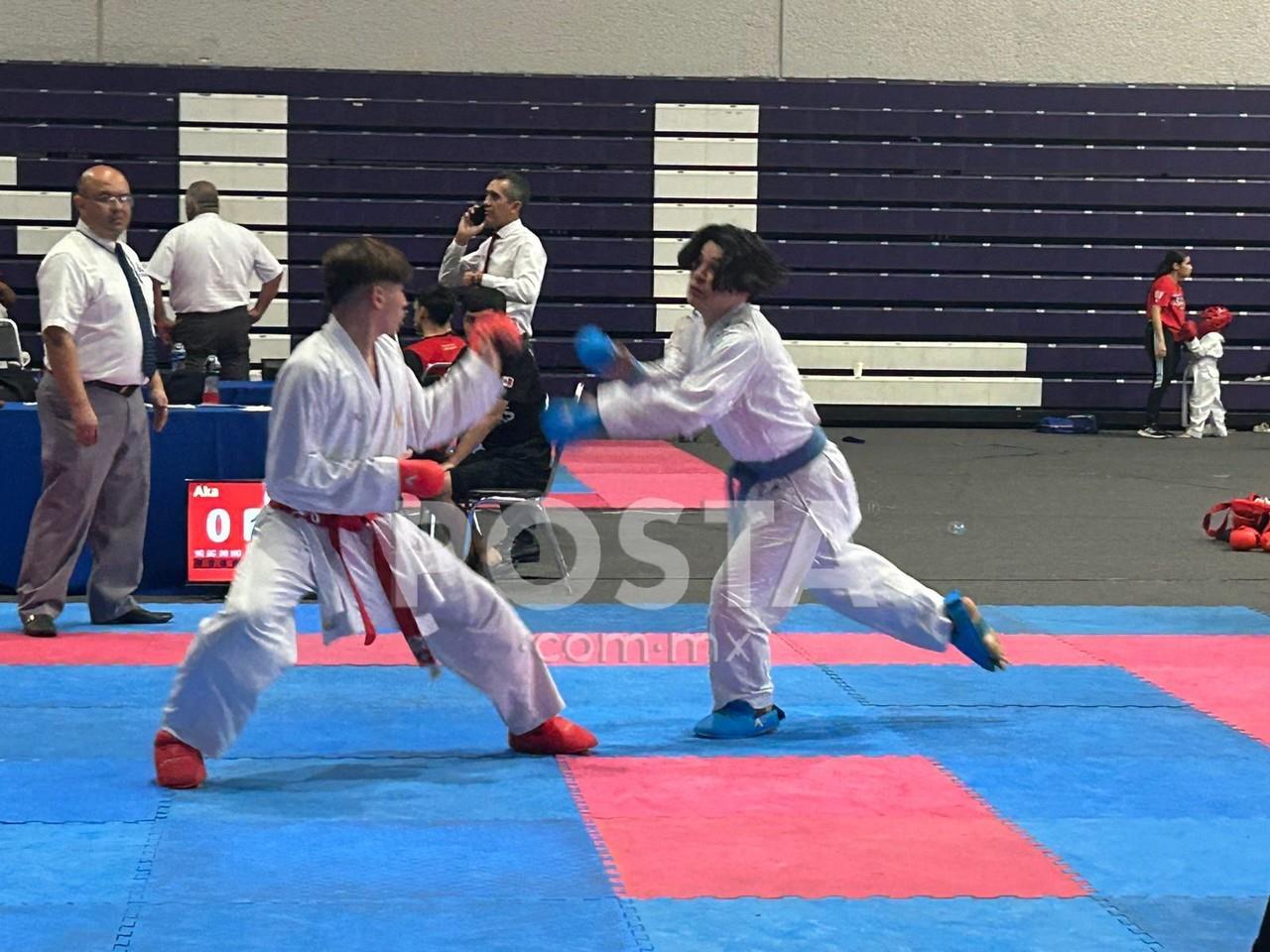 El atleta Adrian Enrique García, durante sus entrenamientos de karate. Foto: POSTA