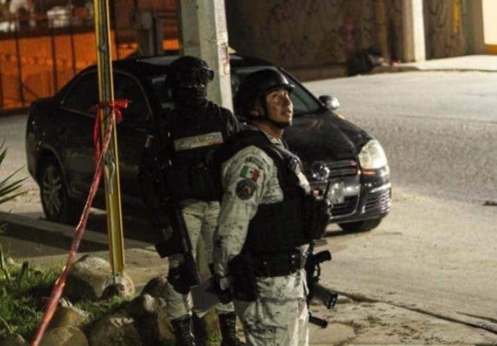 Elementos de la Guardia Nacional cubriendo la zona donde el jefe policíaco fue emboscado. Foto: El Mexicano Gran Diario Regional