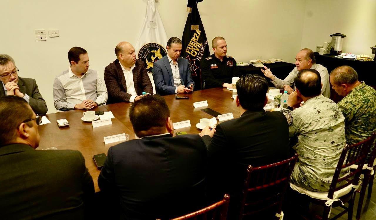 Integrantes del gabinete y Fiscalía del Estado en la reunión de seguridad. Foto: Gobierno de Nuevo León.