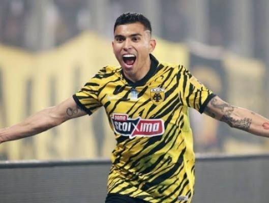 Orbelín Pineda festejando un gol con el AEK Atenas. Foto: TV Azteca.