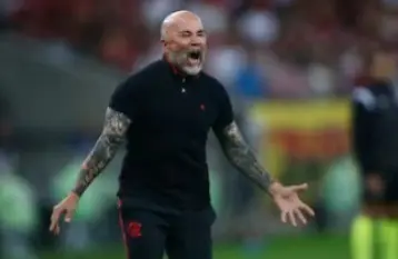 Jorge Sampaoli dirigiendo al Flamengo de Brasil. Foto: EL PAÍS.