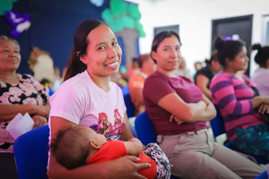 la importancia de la lactancia materna a embarazadas y madres lactantes. Foto: DIF Tamaulipas