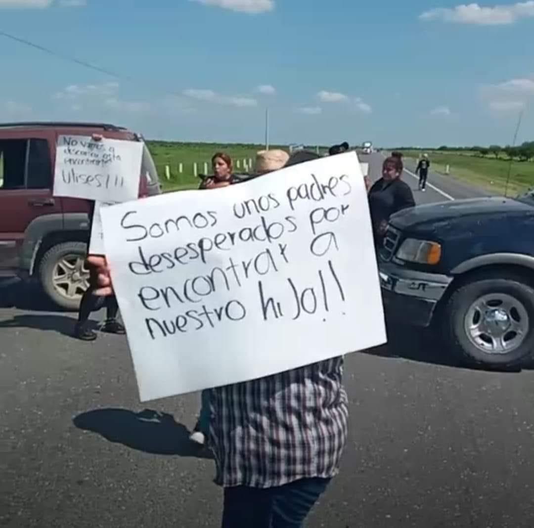 Familia que busca a su hijo desaparecido, bloquea carretera Zaragoza Victoria