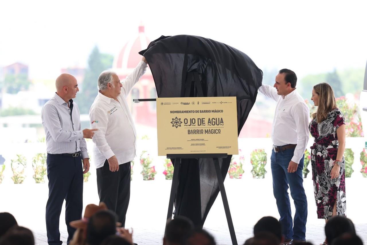 El gobernador Manolo Jiménez Salinas, acompañado del secretario de Turismo federal Miguel Torruco Marqués, presidieron la ceremonia. (Fotografía: Gobierno de Coahuila)