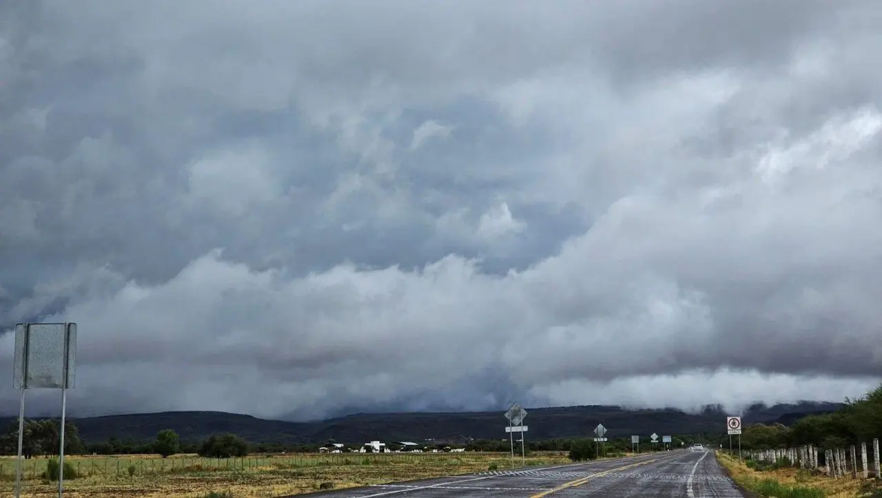 Cielo nublado en una mañana en Durango. Foto: Luis Lozano.