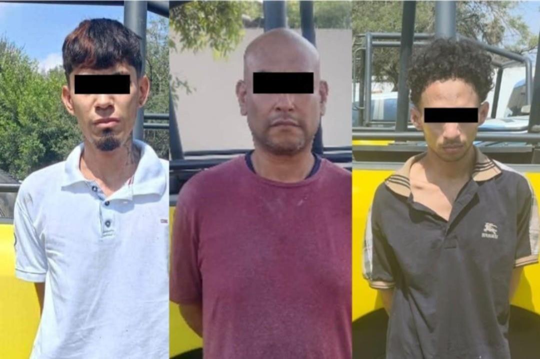 Los tres presuntos narcomenudistas detenidos por la policía de Monterrey. Foto: Policía de Monterrey.