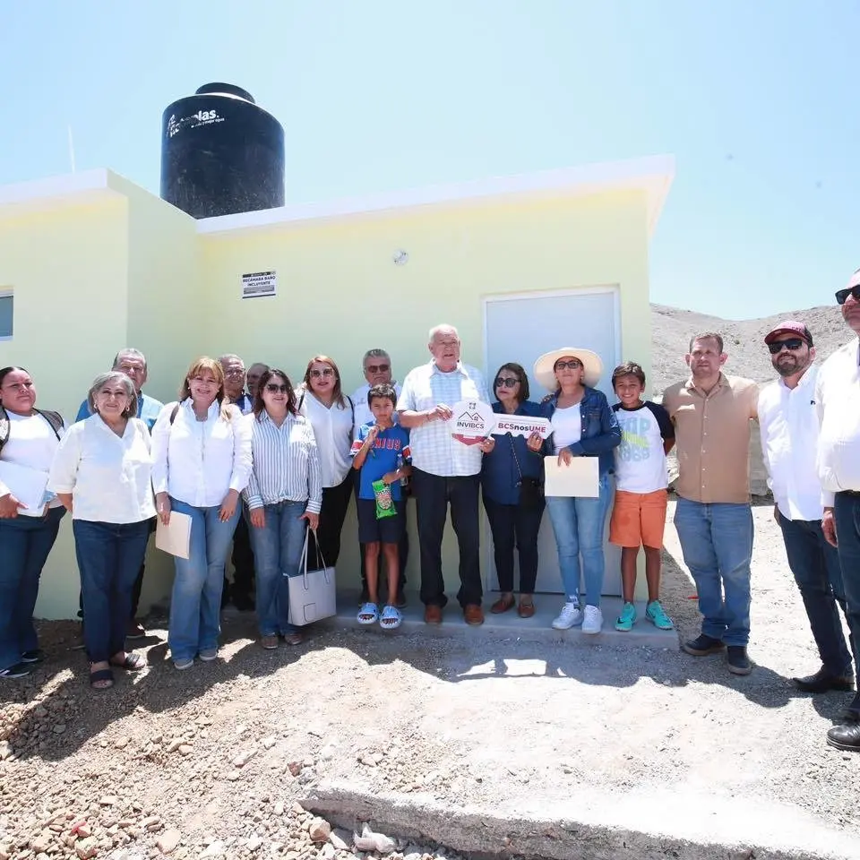 En Isla Magdalena, se entregaron 14 viviendas y en  Puerto Alcatraz 10. Foto cortesía por Gobierno del Estado