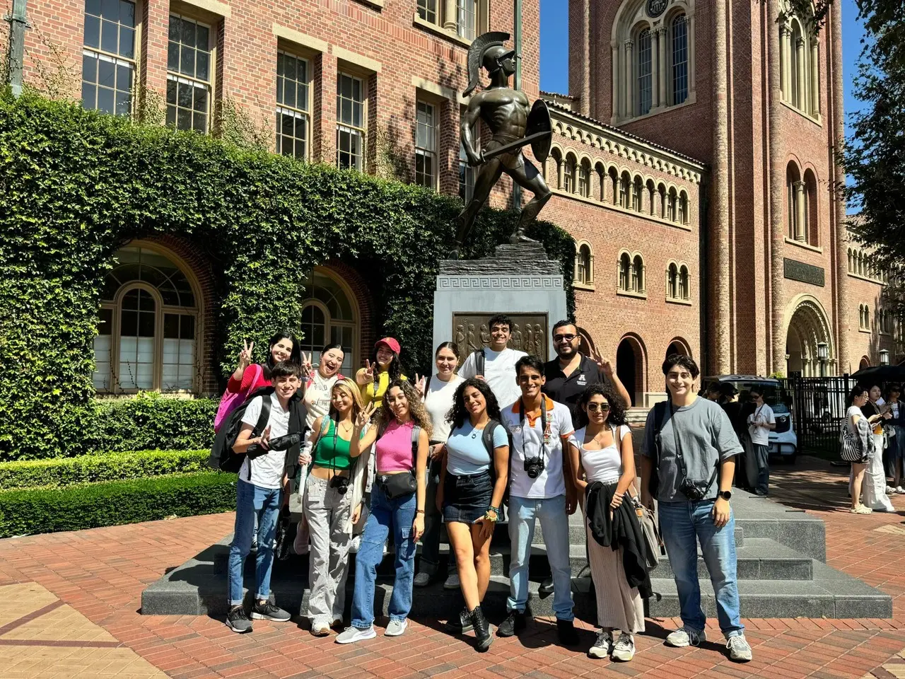 Como parte del programa Mexico Experiential Storytelling Abroad, un grupo de estudiantes de la Universidad Anáhuac Mayab viajó a Los Ángeles para conocer las instalaciones de la USC Annenberg School for Communication and Journalism.- Foto de la Anáhuac May