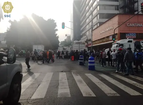 Manifestación en Izazaga. Foto: archivo de @OVIALCDMX