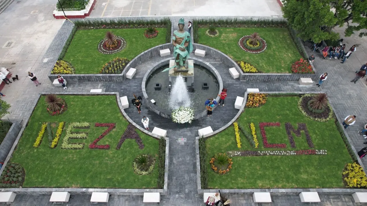 Tras haber sido rehabilitada, la explanada municipal de Nezahualcóyotl recueró su brillo y su belleza. Foto: Gob. de Neza