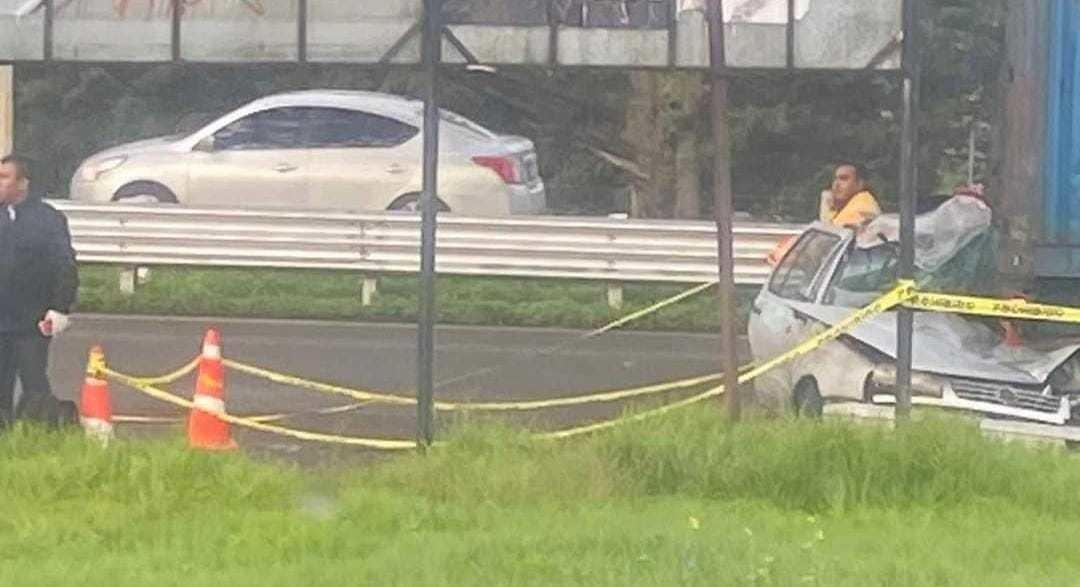 Accidente en autopista Toluca-Atlacomulco: Dos muertos y dos heridos. Foto: RRSS