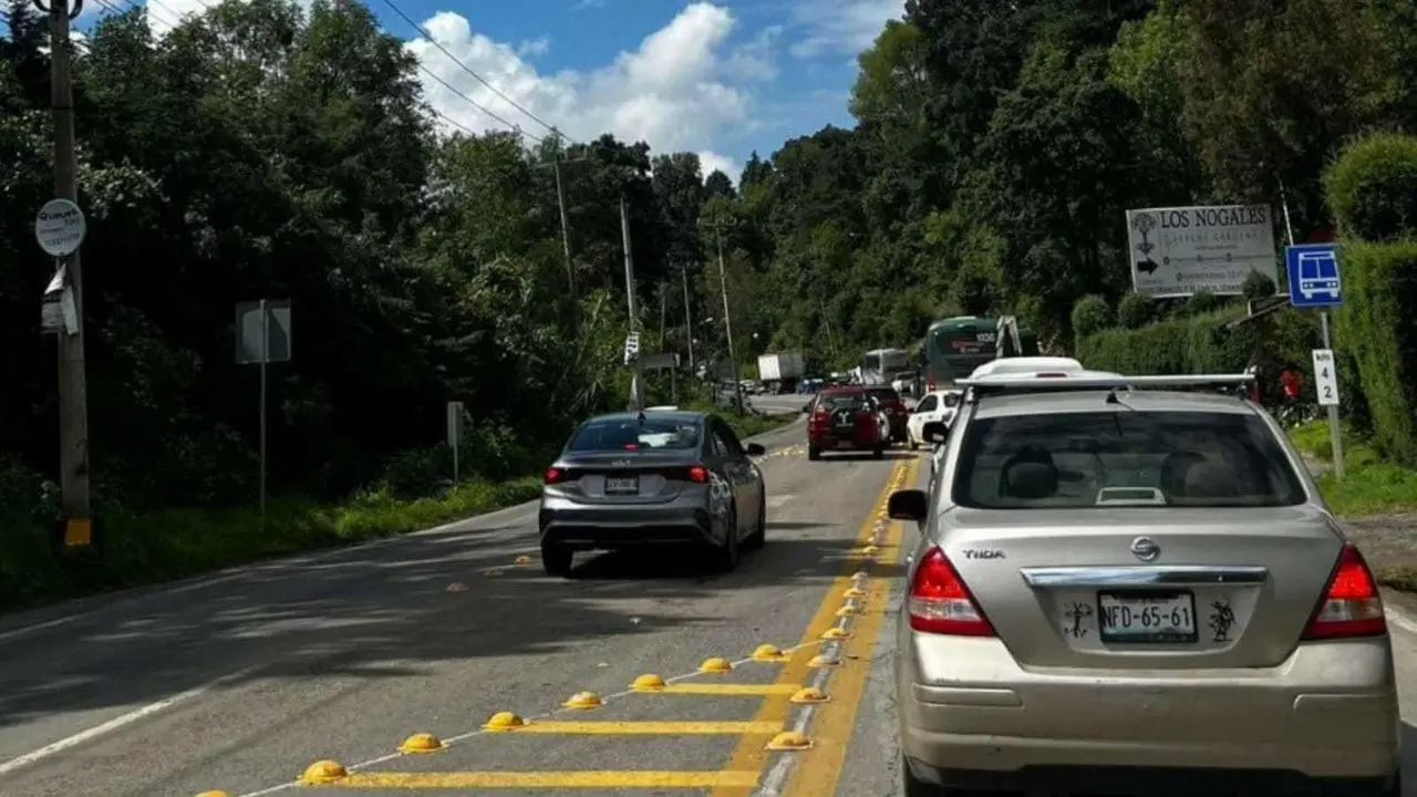 El derrumbe de este sábado 17 de agosto provocó el cierre de la carretera Tenancingo-Tenango por unas tres horas. Foto: FB Miguel Ángel Bernal Domínguez