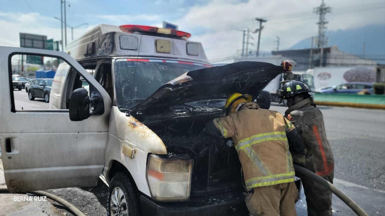 PCNL ayudó a apagar un incendio de una ambulancia. Foto. PCNL