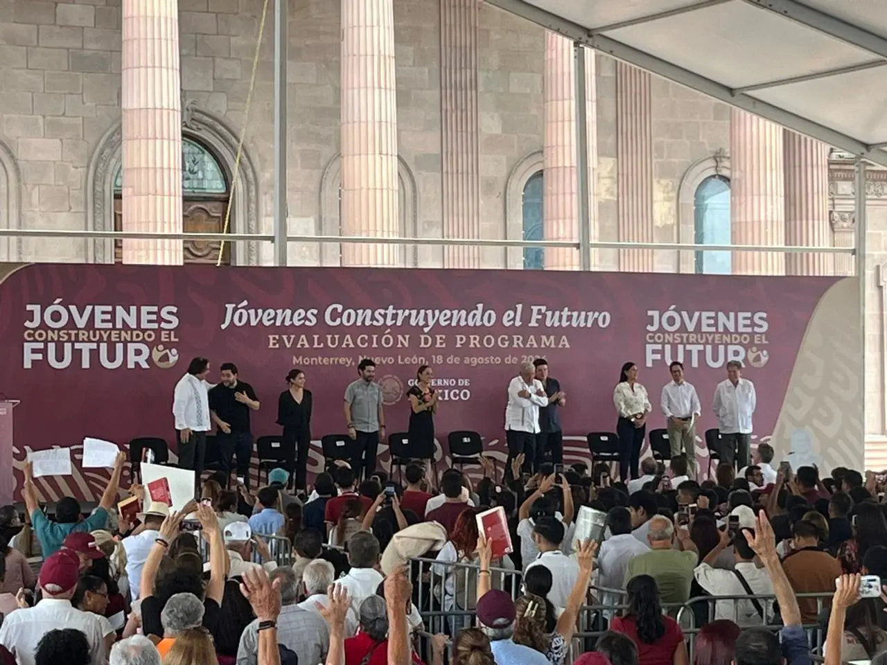 AMLO y Sheinbaum en evento de jóvenes en Macroplaza. Foto. Vianka Treviño