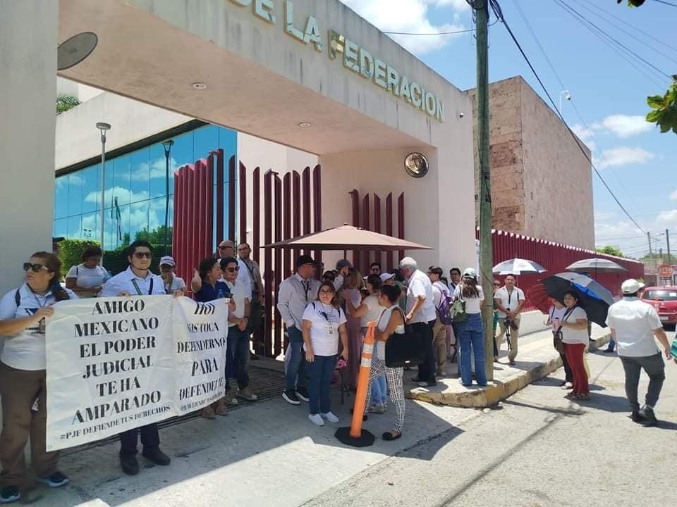 Paro de labores en los juzgados en la colonia Petronila de Mérida. Foto: Redes sociales