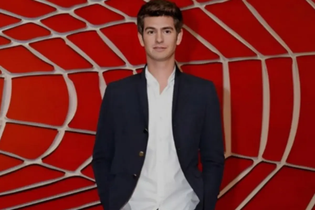 Andrew Garfield en fondo de El Hombre Araña Foto: Instagram @andrew_garfield83