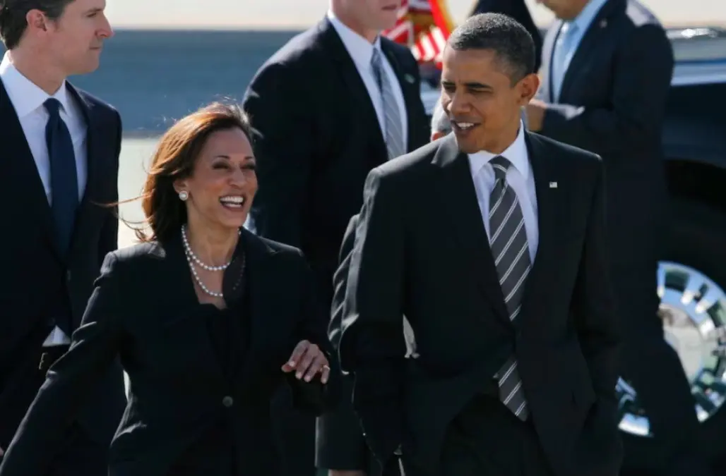 Kamala Harris y Barack Obama durante una gira en California en 2015. Foto: EL PAÍS.