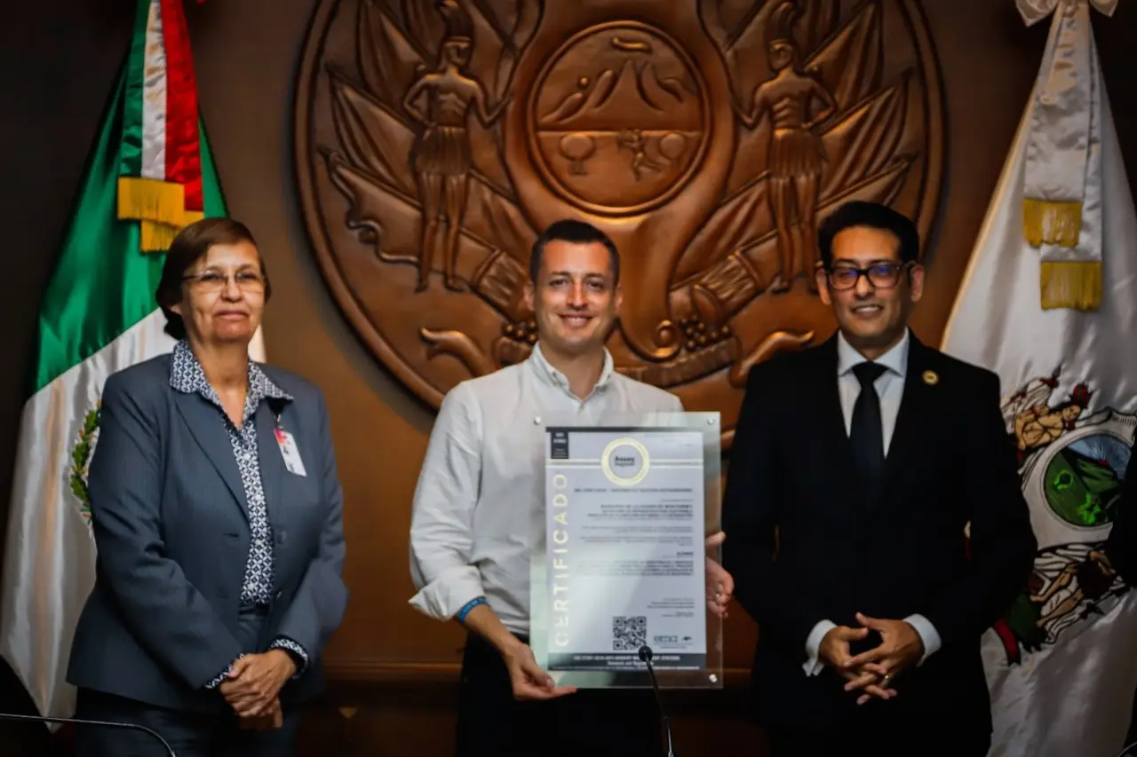 Gobierno de Monterrey obtuvo por primera vez la certificación ISO 37001:2016 a su Sistema de Gestión Antisoborno en adjudicación y contratación de obra pública en el proceso de licitación. Foto: Armando Galicia.