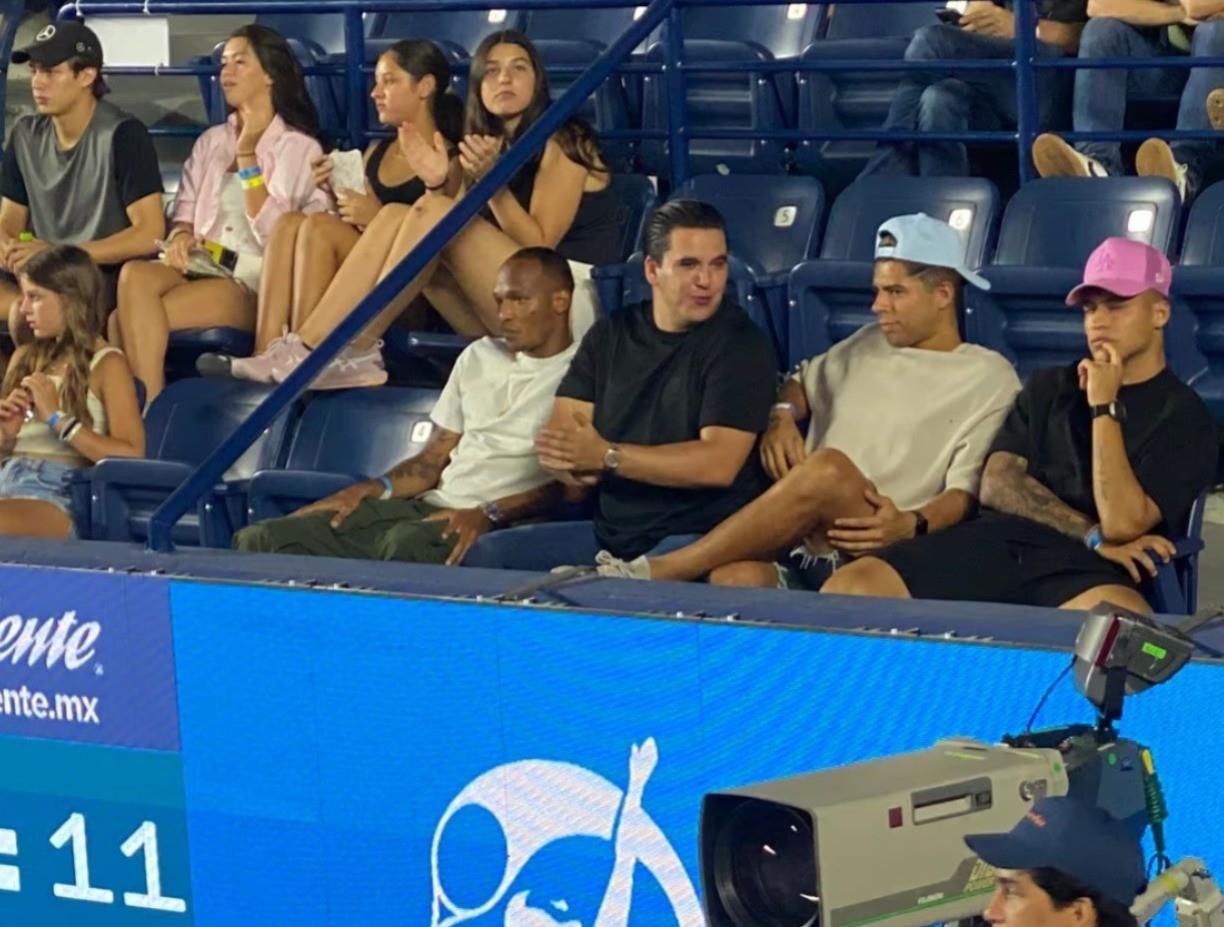 Luis Quiñones de Tigres y Víctor Guzmán de Rayados en el abierto de tenis. Foto: Andrés Schiller