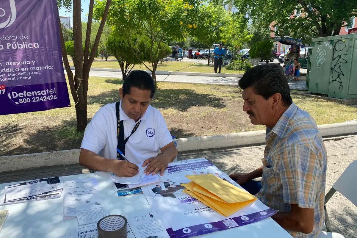 En medio del paro nacional del Poder Judicial, la delegación tamaulipeca del Instituto Federal de Defensoría Pública instaló módulos de asesoría en diversos puntos de la ciudad. Foto: Sanju Pineda