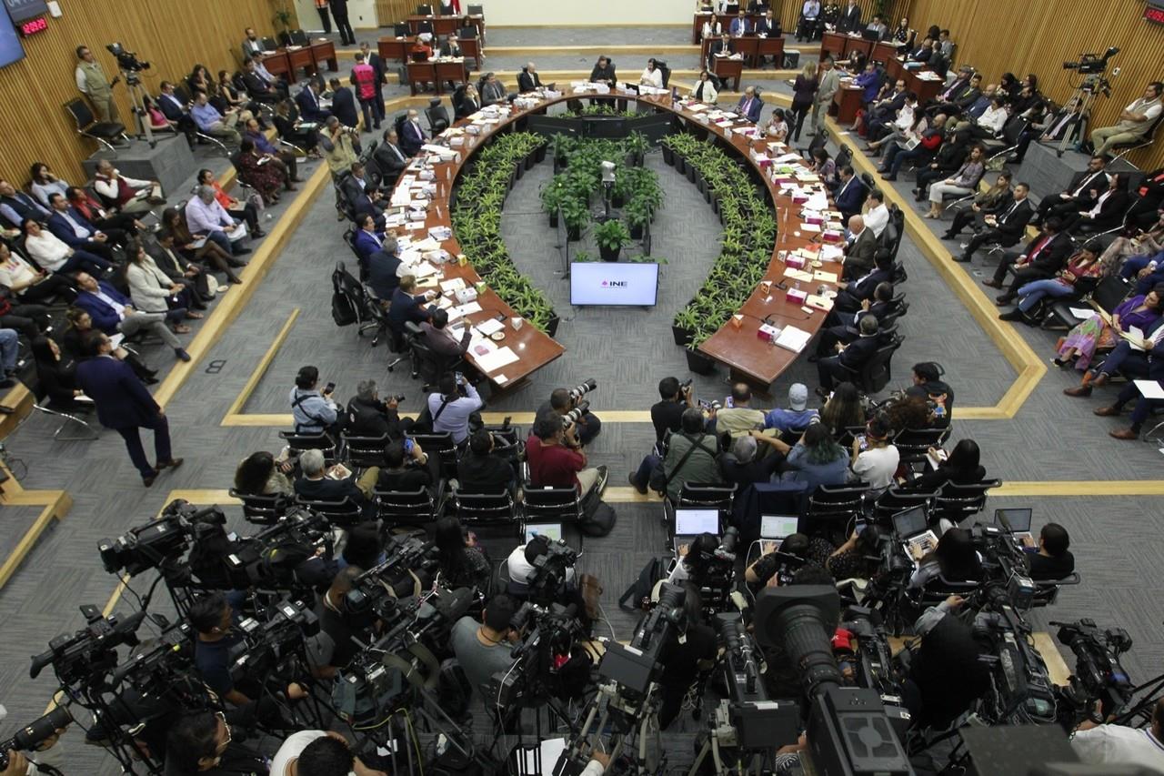 La 4T no alcanzó la mayoría calificada en el Senado, requerirá de tres más. Foto: INE