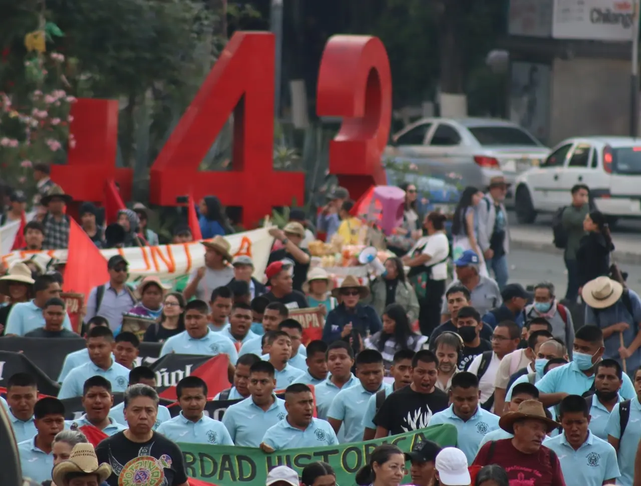 Marcha por los 43 estudiantes de Ayotzinapa. Foto: @ANUEE_MX