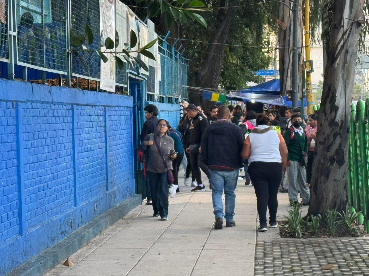 Regresan a clases miles de estudiantes en CDMX. Foto: Ramón Ramírez