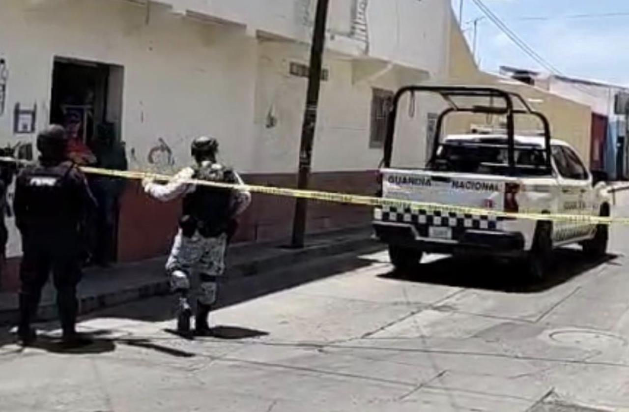 Elementos de la Guardia Nacional acordonan zona de la masacre en Celaya. Foto: Jesús Padilla