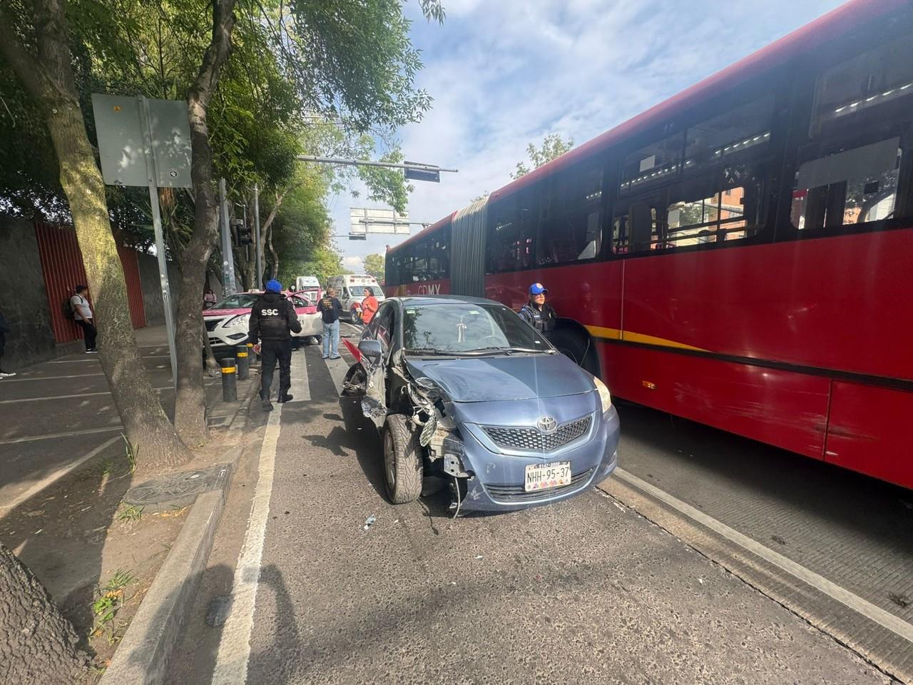 De esta manera quedó un Toyota tras choque. Foto: Ramón Ramírez