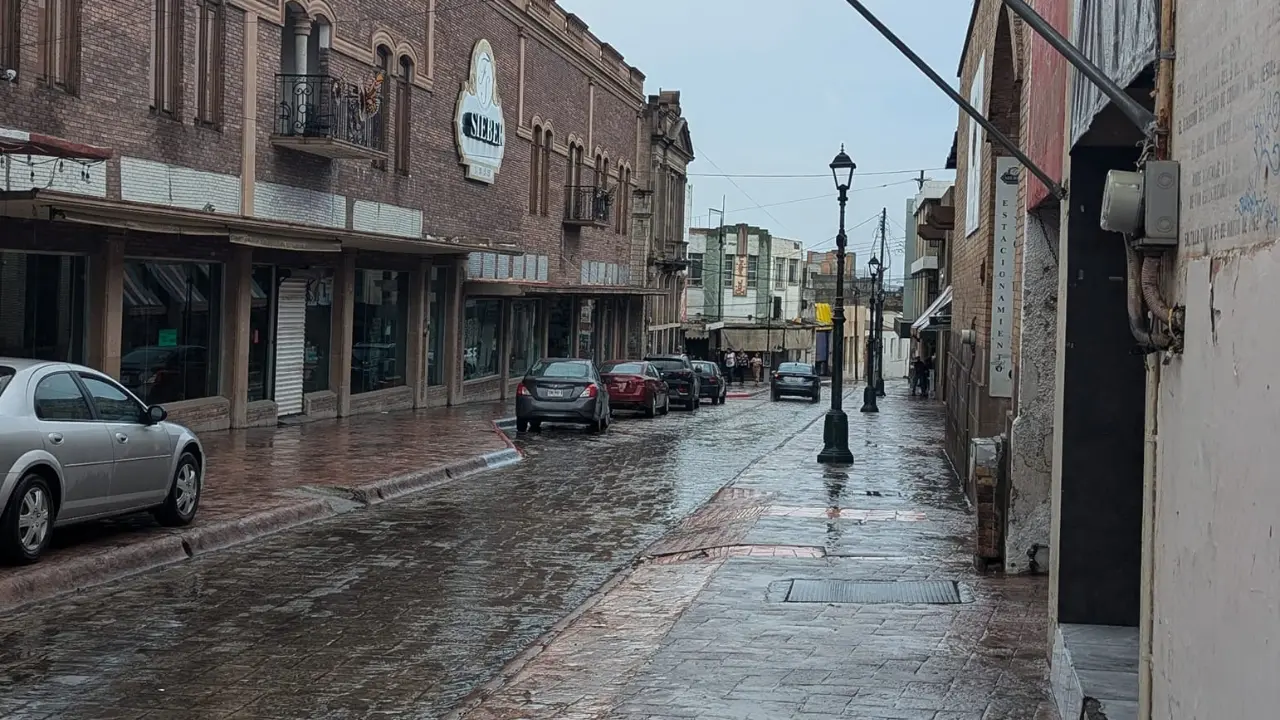 Lluvia en la Zona Centro de Saltillo / Foto: Alejandro Sanchez