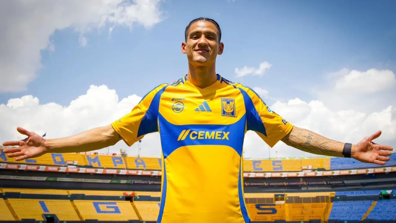 Uriel Antuna durante su presentación con Tigres. Foto; Club Tigres.