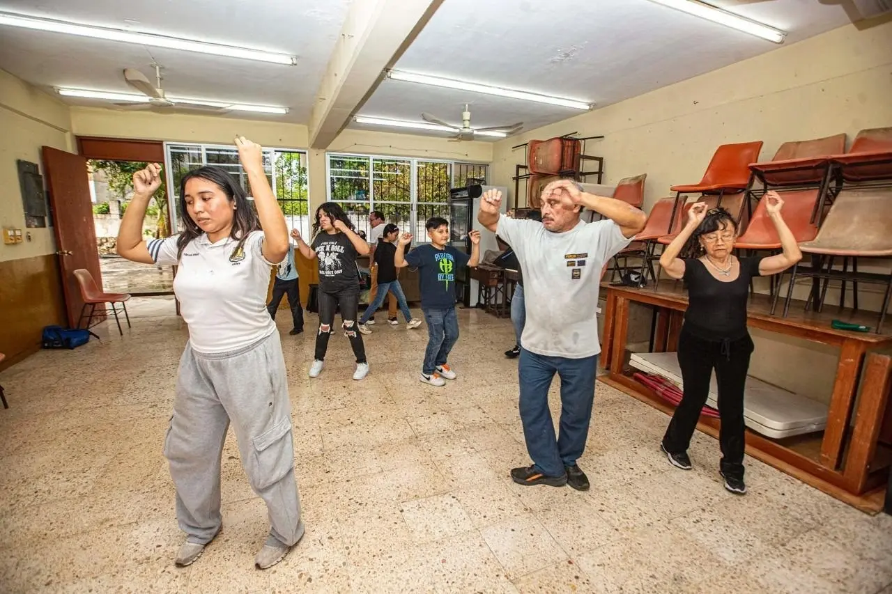 La  Escuela de Artes y Oficios Luciana Kan Vda. de Luna informó que aún  hay cupos disponibles para tomar sus talleres.- Foto de Telesur Yucatán