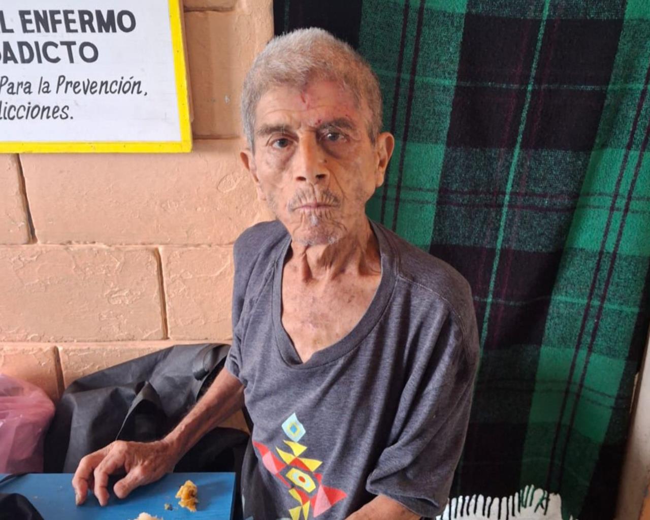 En la colonia Vicente Guerrero de Tampico, se encuentra resguardado el señor Francisco Javier Murguía, de 65 años, quien se encuentra desorientado y no porta identificación. Foto: Axel Hassel