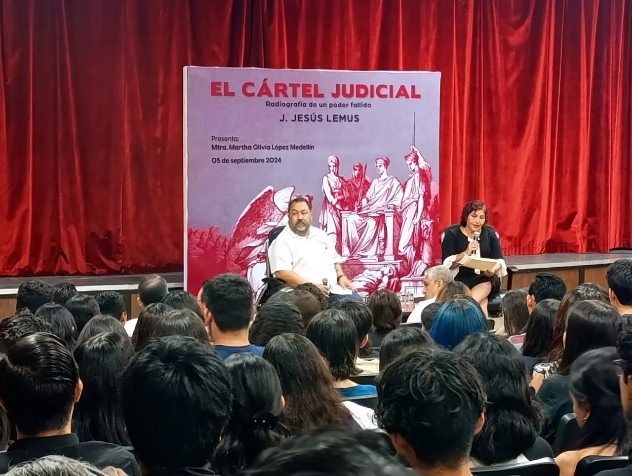 Presenta Jesús Lemus libro El Cártel Judicial. Foto: Victoria Jiménez