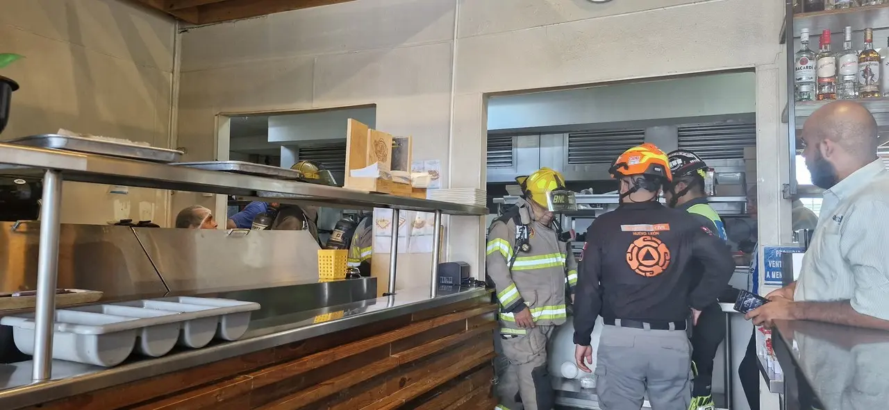 Incidente de flamazo en tanque de gas en una cocina. Foto. PCNL