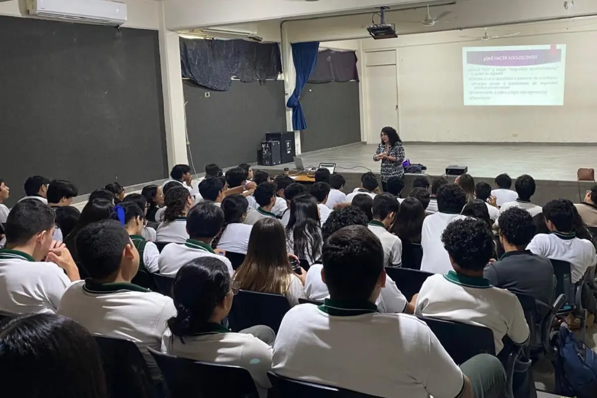 Capacitan alumnos en los COBACH para prevenir el acoso sexual. Foto: Gobierno del Estado de BCS