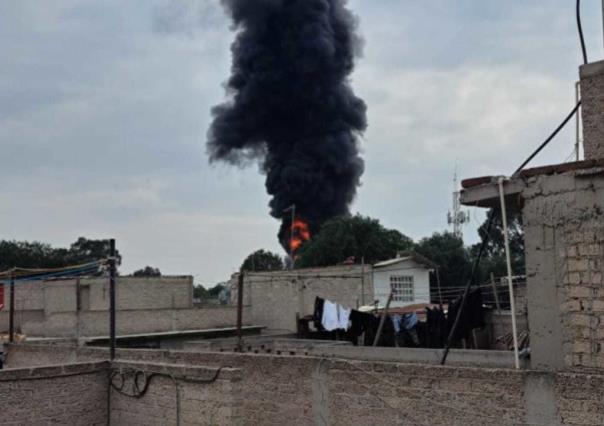 Arde predio de residuos plásticos en Chimalhuacán (VIDEO)