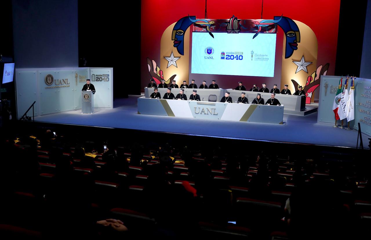 Rector de la UANL, Santos Guzmán López, felicitó a los premiados y destacó la importancia de reconocer la creación artística para la formación integral de los estudiantes. Foto: UANL.