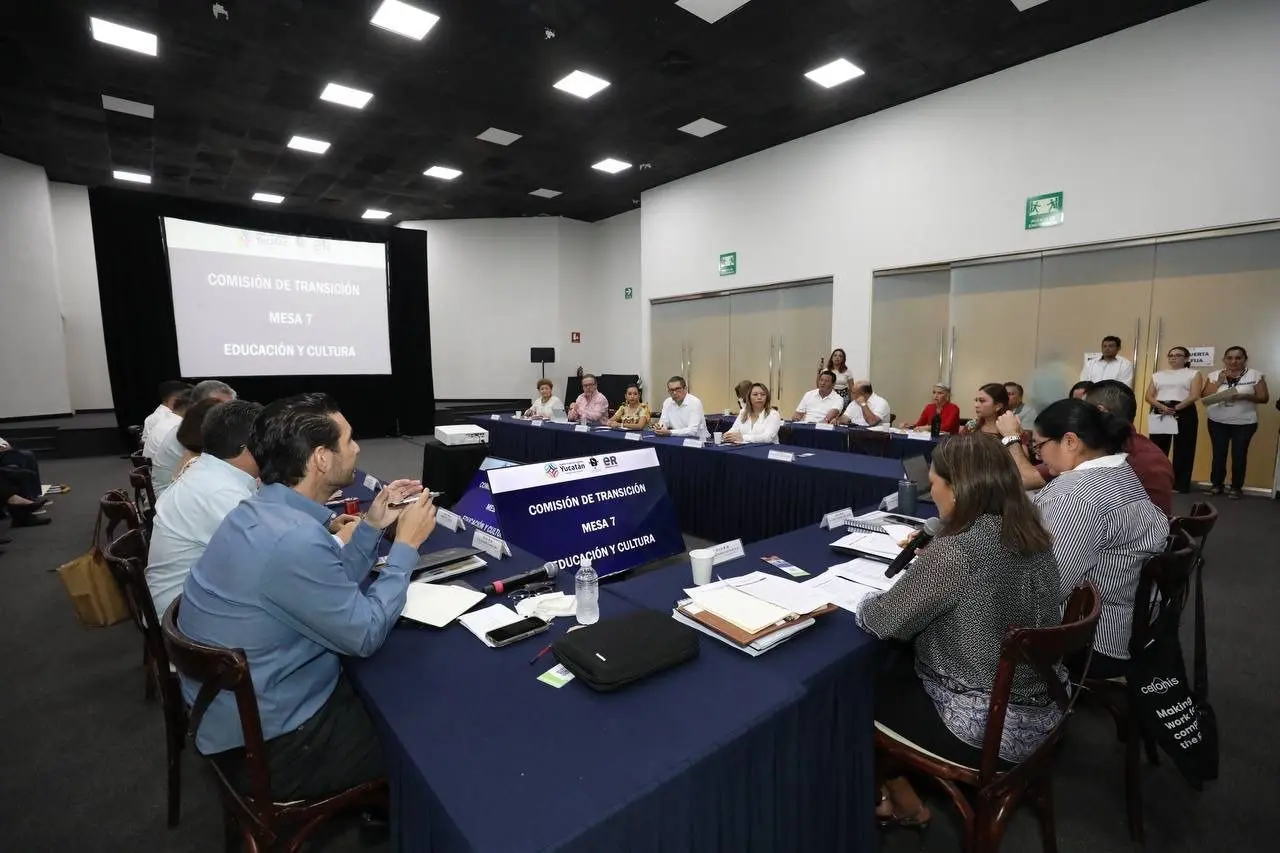 La jornada del jueves pasado se realizó la última mesa delo proceso de  entrega-recepción de la administración pública estatal.- Foto cortesía