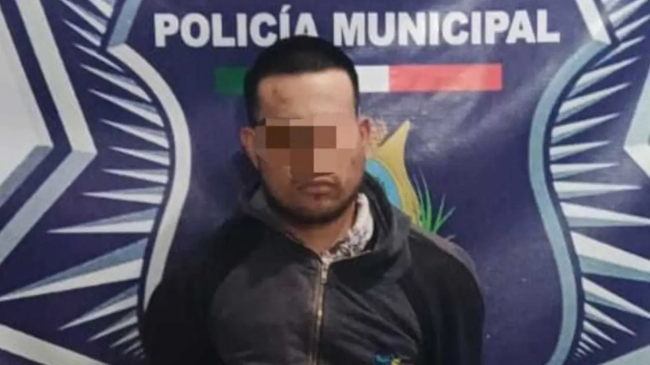 Un hombre ingresó con la intención de robarse la caja registradora en una tienda del municipio de Poanas, fue detenido por elementos de la Policía Municipal. Foto: Especial.