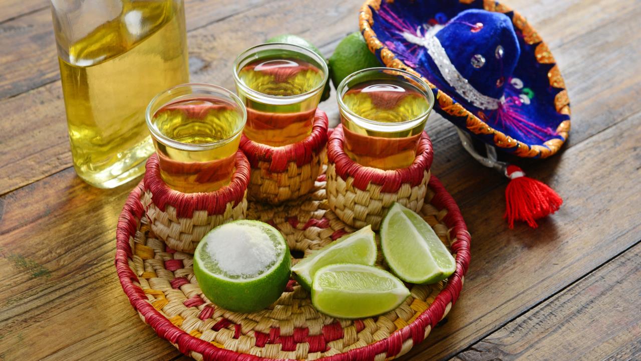 Después del grito, viene la resaca. Aquí te dejamos tres remedios efectivos para recuperarte y seguir celebrando a México. Foto: Especial.