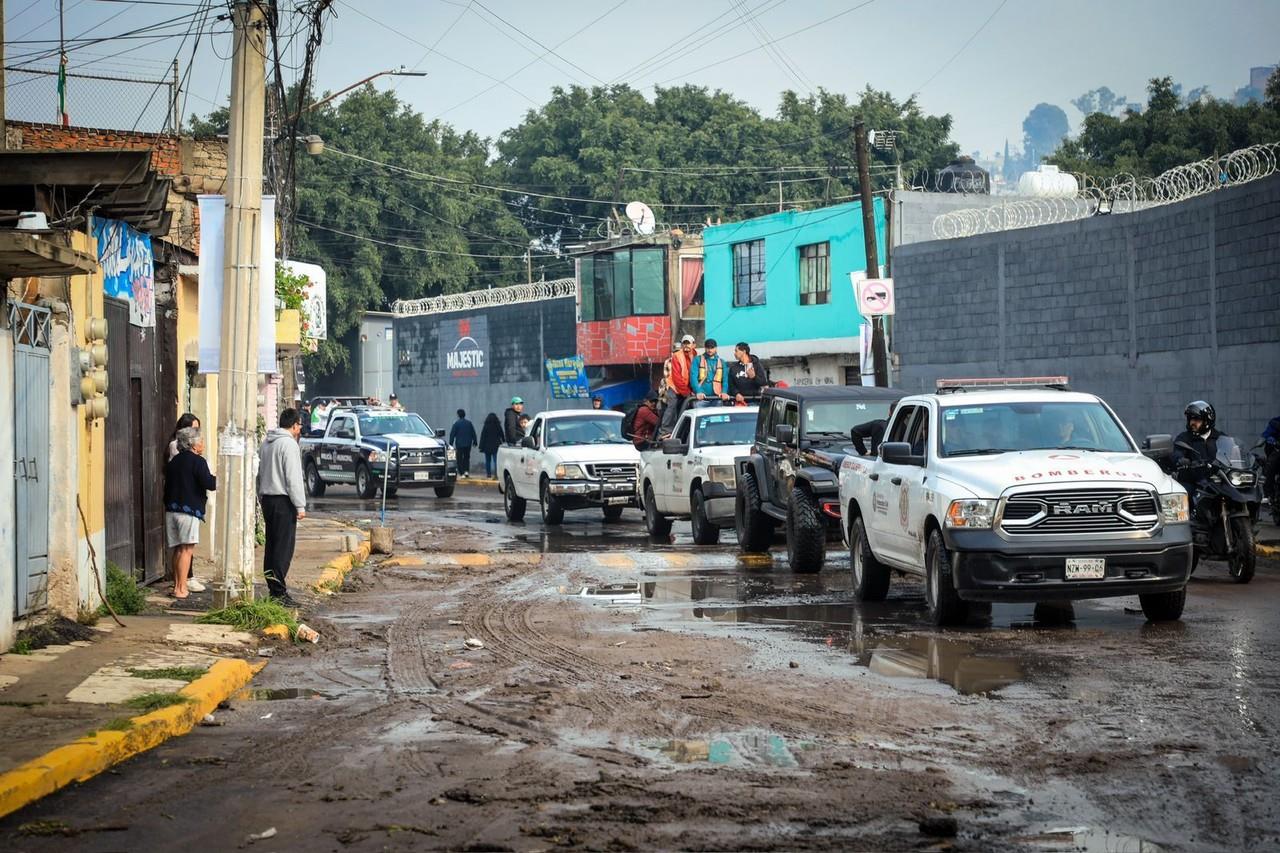 Autoridades municipales continúan con los trabajos de limpieza en Tlalnepantla. Imagen: GEM