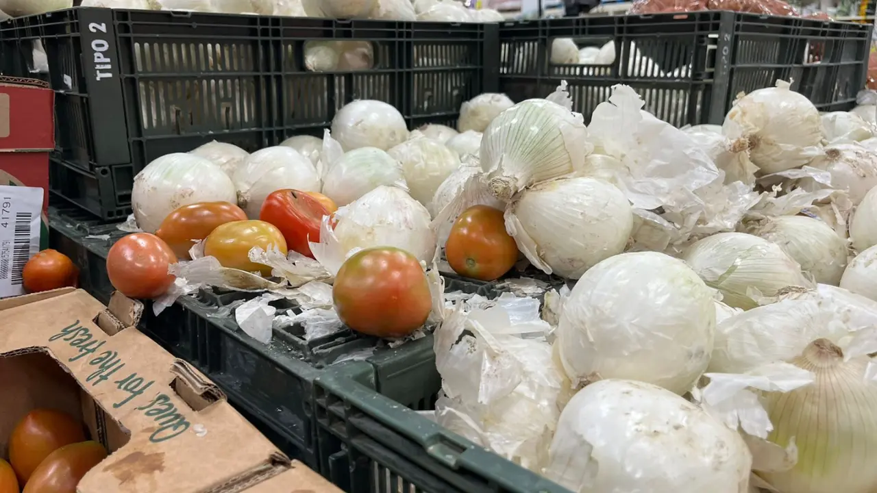 Tomate y cebolla en supermercados de Coahuila / Foto: Marco Juárez