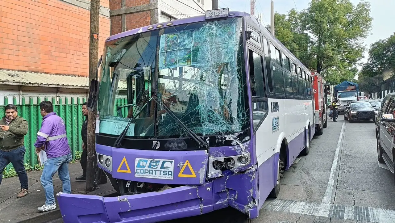 Choque de transporte público deja 20 lesionados. Foto: Ramón Ramaírez