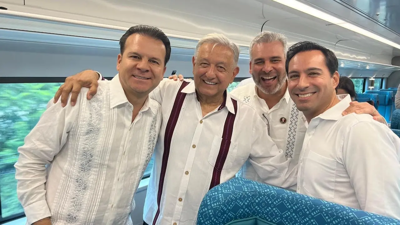 Esteban Villegas junto al presidente Andrés Manuel López Obrador. Foto: Facebook Esteban Villegas Villarreal.