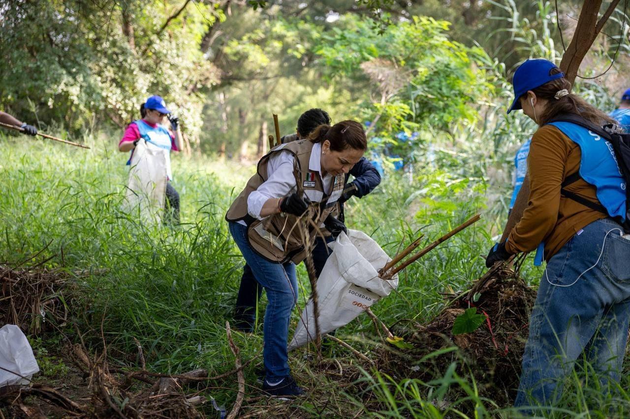 200 voluntarios se sumaron a una Jornada de Limpieza, junto a personal del Centro de Educación Ambiental de Guadalupe. Foto. Municipio de Guadalupe