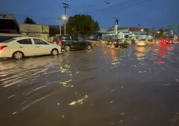 Bajo el agua la Vía José López Portillo en Tultitlán