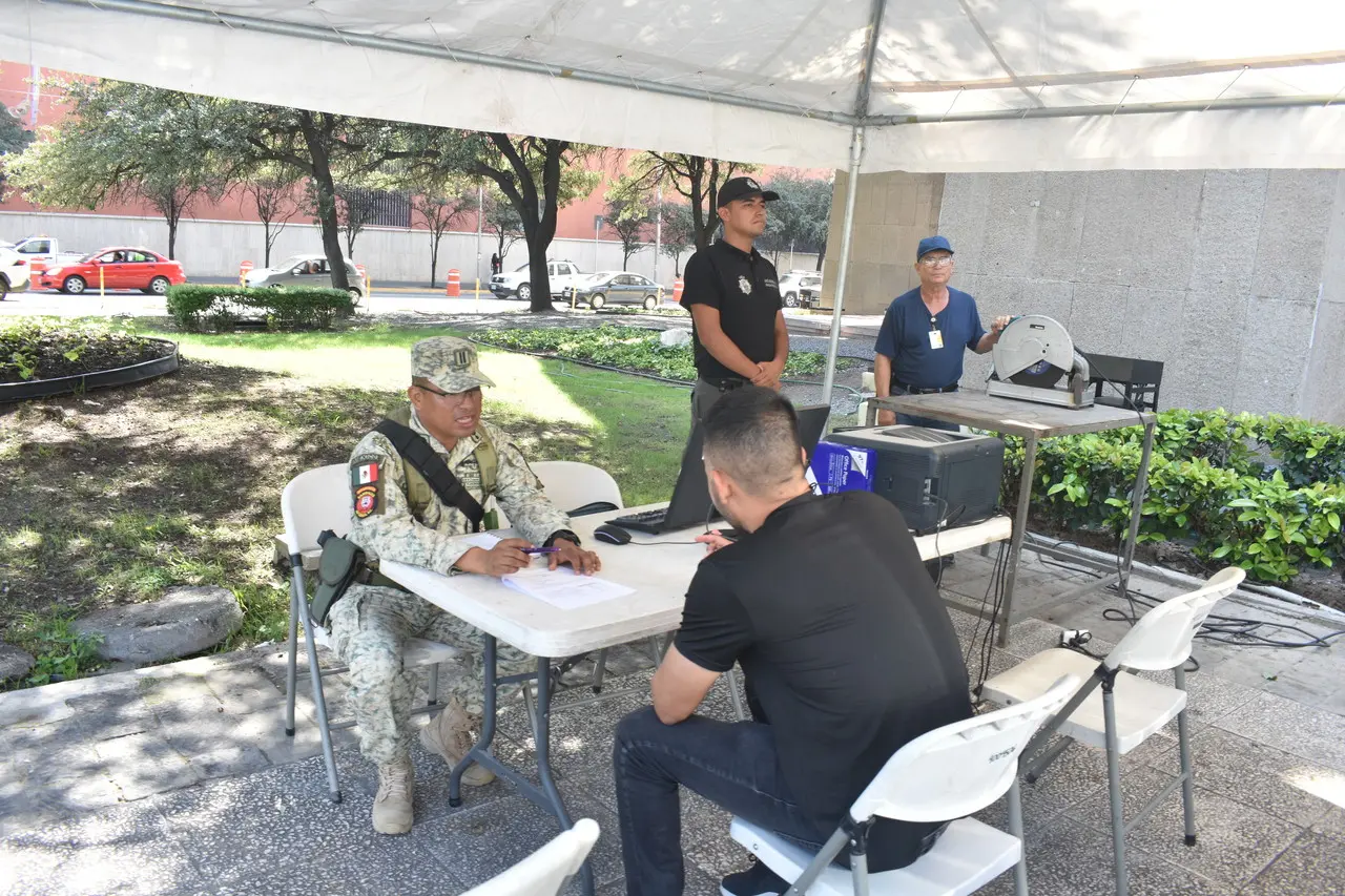 Monterrey y la Secretaría de la Defensa Nacional lanzan el Programa Canje de Armas por vales de despensa. Foto. Gobierno de Monterrey