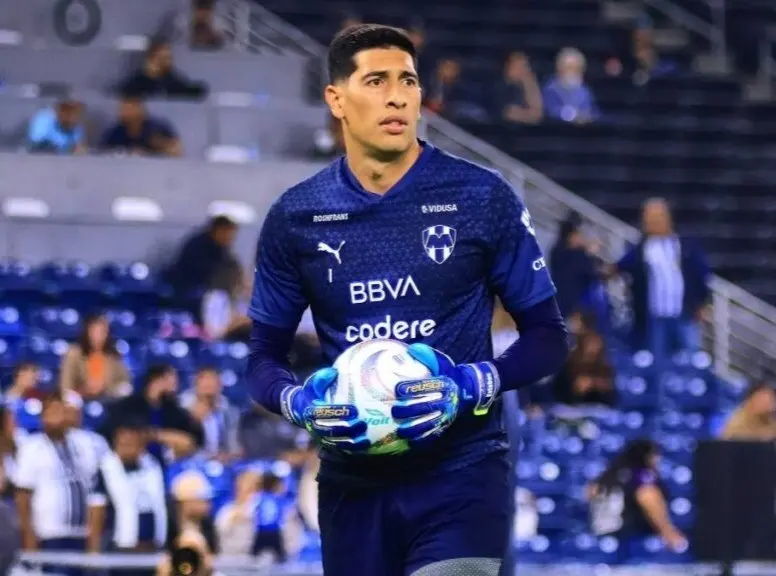 Esteban Andrada en el calentamiento para un juego con Rayados. Foto: PULSO.