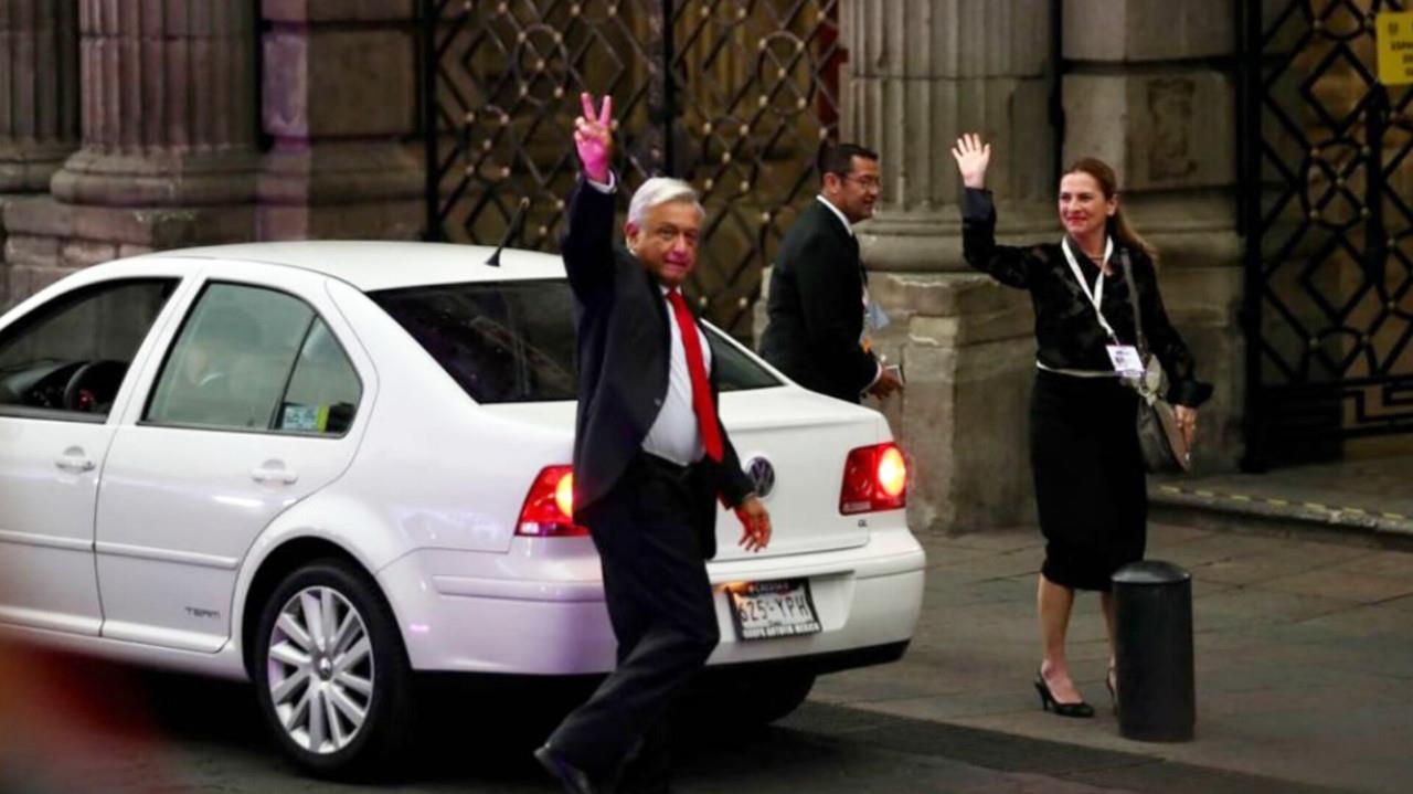 El presidente Andrés Manuel López Obrador se trasladó en un VW Jetta a la toma de protesta de Claudia Sheinbaum. Foto: X/ @DonVocero.